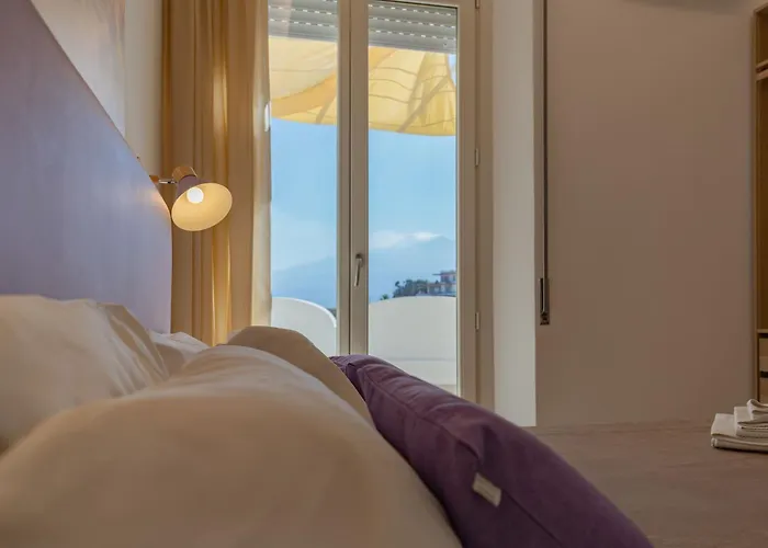 Light View Πανσιόν 4*