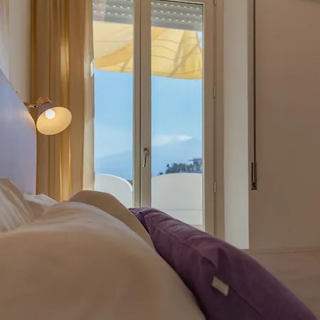 Light View Πανσιόν 4*